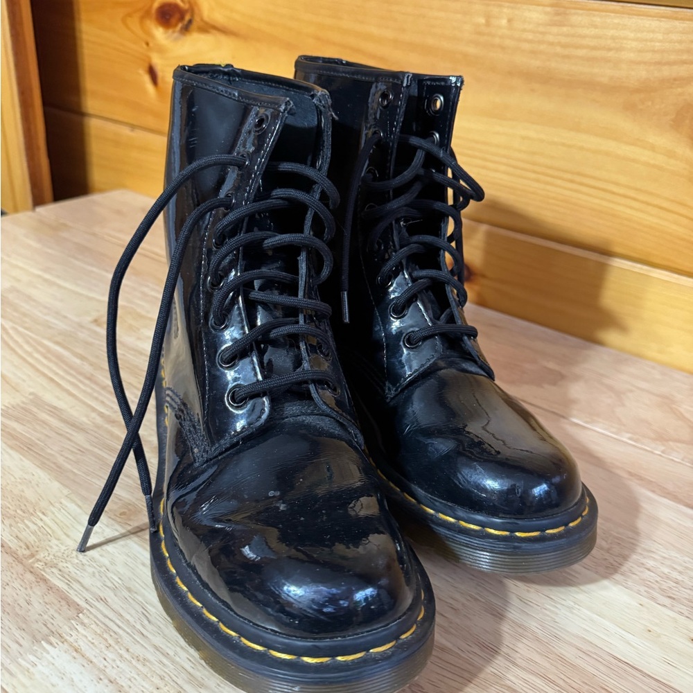 Dr. Martens Shiny Black Combat Boots sz 9